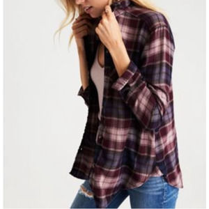 American Eagle boyfriend fit flannel long sleeve  button top  Medium